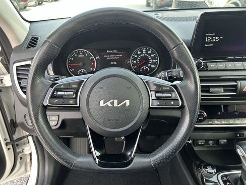 Used 2023 Kia Seltos SX w/ SX Sunroof Package image 13