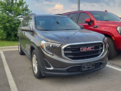 Used 2019 GMC Terrain SLE w/ Driver Convenience Package FWD image 4