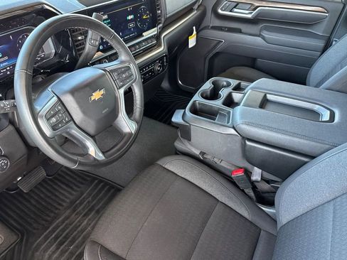 Used 2025 Chevrolet Silverado 2500 LT w/ Convenience Package image 5