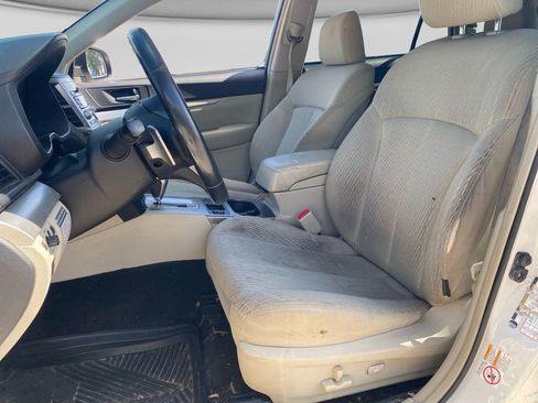 Used 2011 Subaru Outback 2.5i Premium w/ All-Weather Pkg AWD/4WD image 14