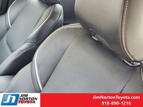 Used 2024 Toyota Prius XLE FWD image 15