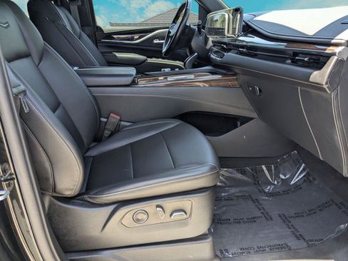 Used 2022 Cadillac Escalade Luxury w/ LPO, Floor Liner Package RWD image 22