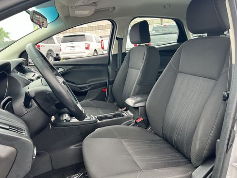 Used 2015 Ford Focus SE w/ SE Cold Weather Package FWD image 13