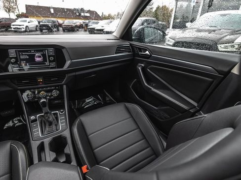 Used 2024 Volkswagen Jetta SE FWD image 25