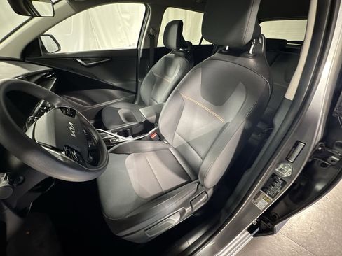 Certified 2025 Kia Niro LX image 16