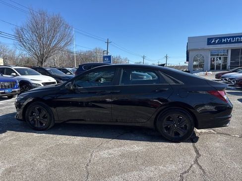 Used 2023 Hyundai Elantra SEL w/ Cargo Package image 21