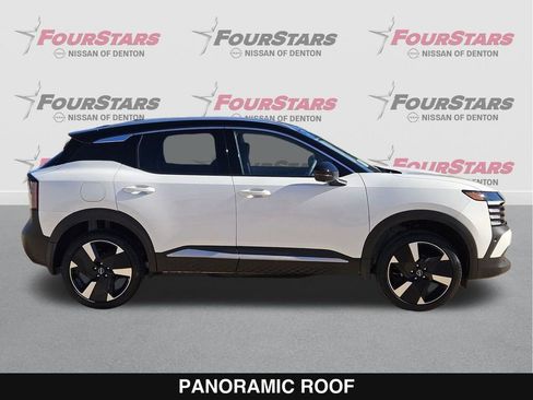 New 2026 Nissan Kicks SR w/ SR Premium Package FWD image 3