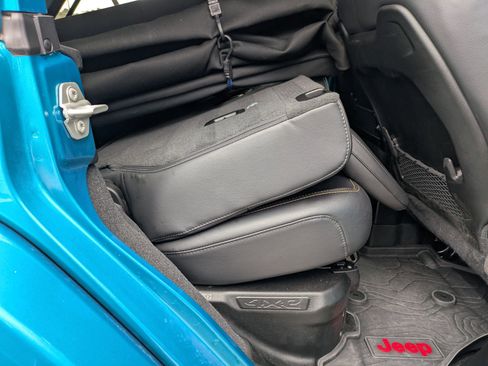 Used 2024 Jeep Wrangler Unlimited Sahara w/ Technology Group image 30