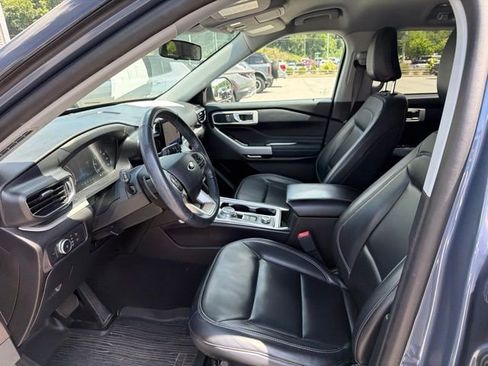 Used 2021 Ford Explorer XLT w/ Equipment Group 202A AWD/4WD image 14
