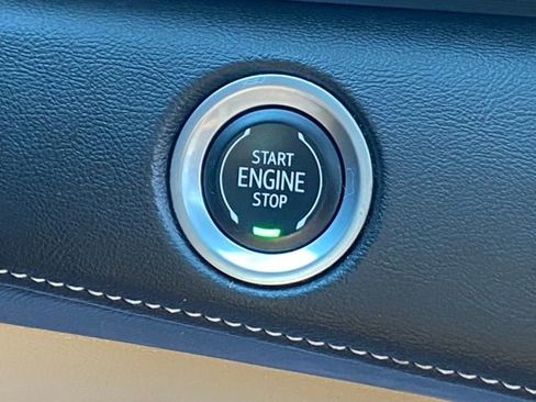 Used 2022 Cadillac Escalade Premium Luxury image 55