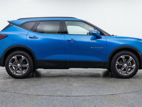 Used 2025 Chevrolet Blazer LT image 11