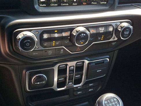Used 2022 Jeep Wrangler Unlimited Sport AWD/4WD image 17