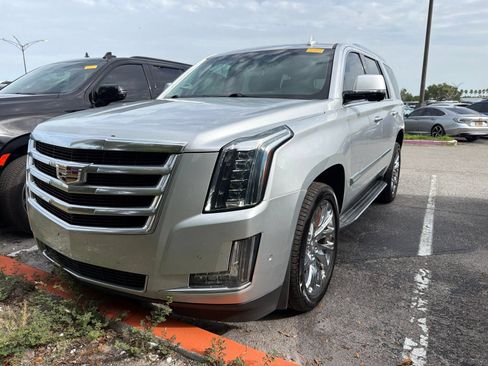 Used 2020 Cadillac Escalade Luxury RWD image 3