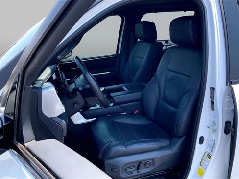 Used 2024 Toyota Tundra Platinum AWD/4WD image 8