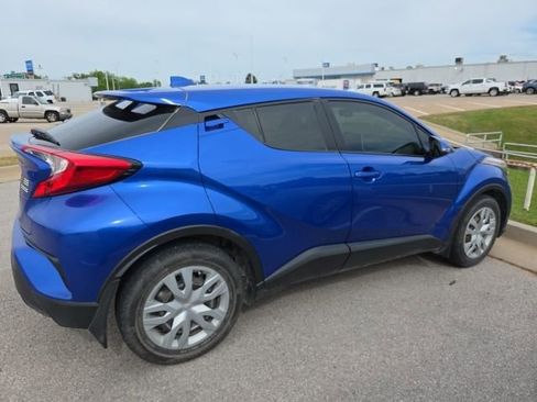 Used 2020 Toyota C-HR LE FWD image 6