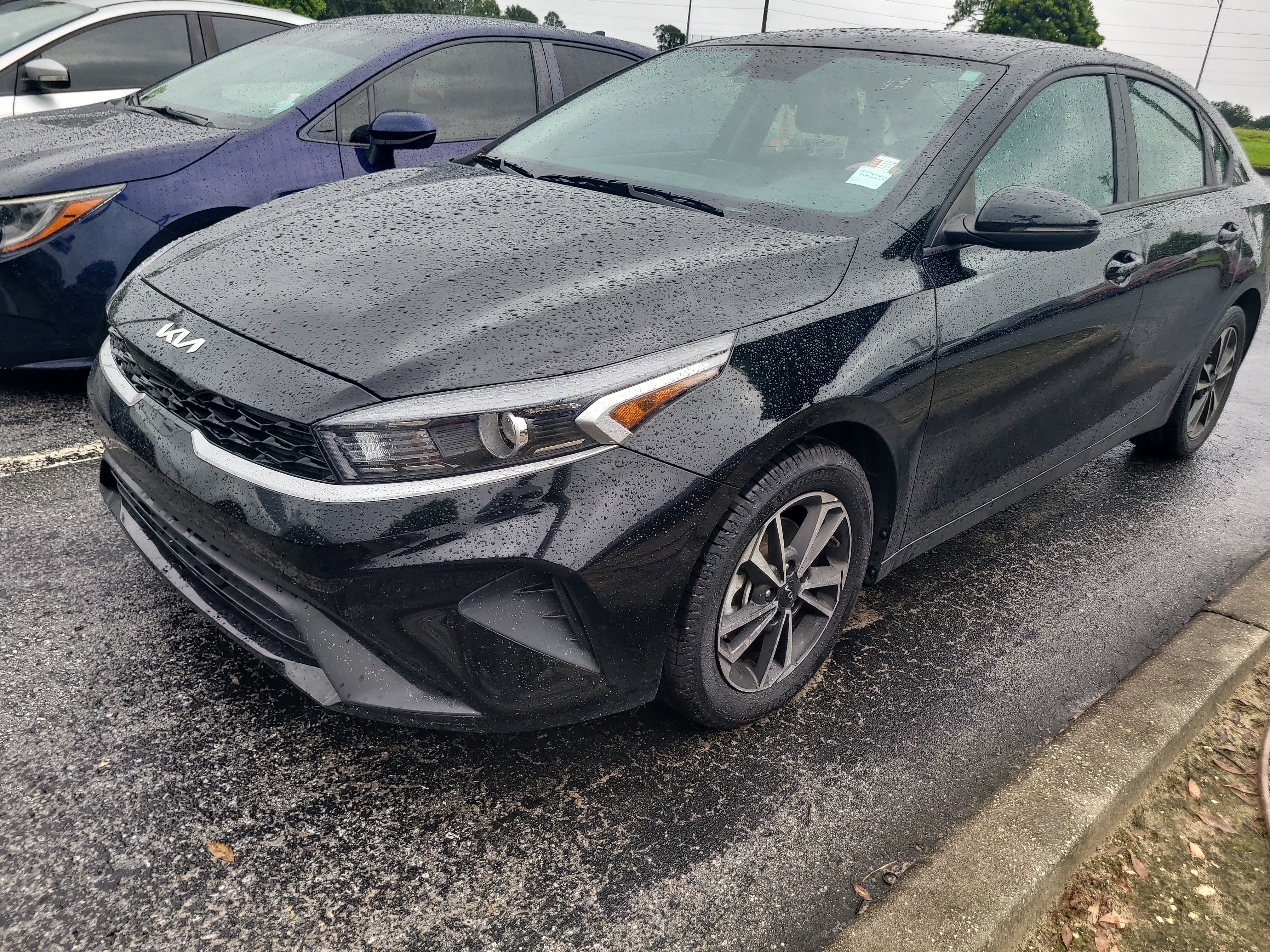 Used 2024 Kia Forte LXS w/ LXS Technology Package FWD image 3