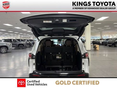 Certified 2024 Toyota Sienna Platinum FWD image 14