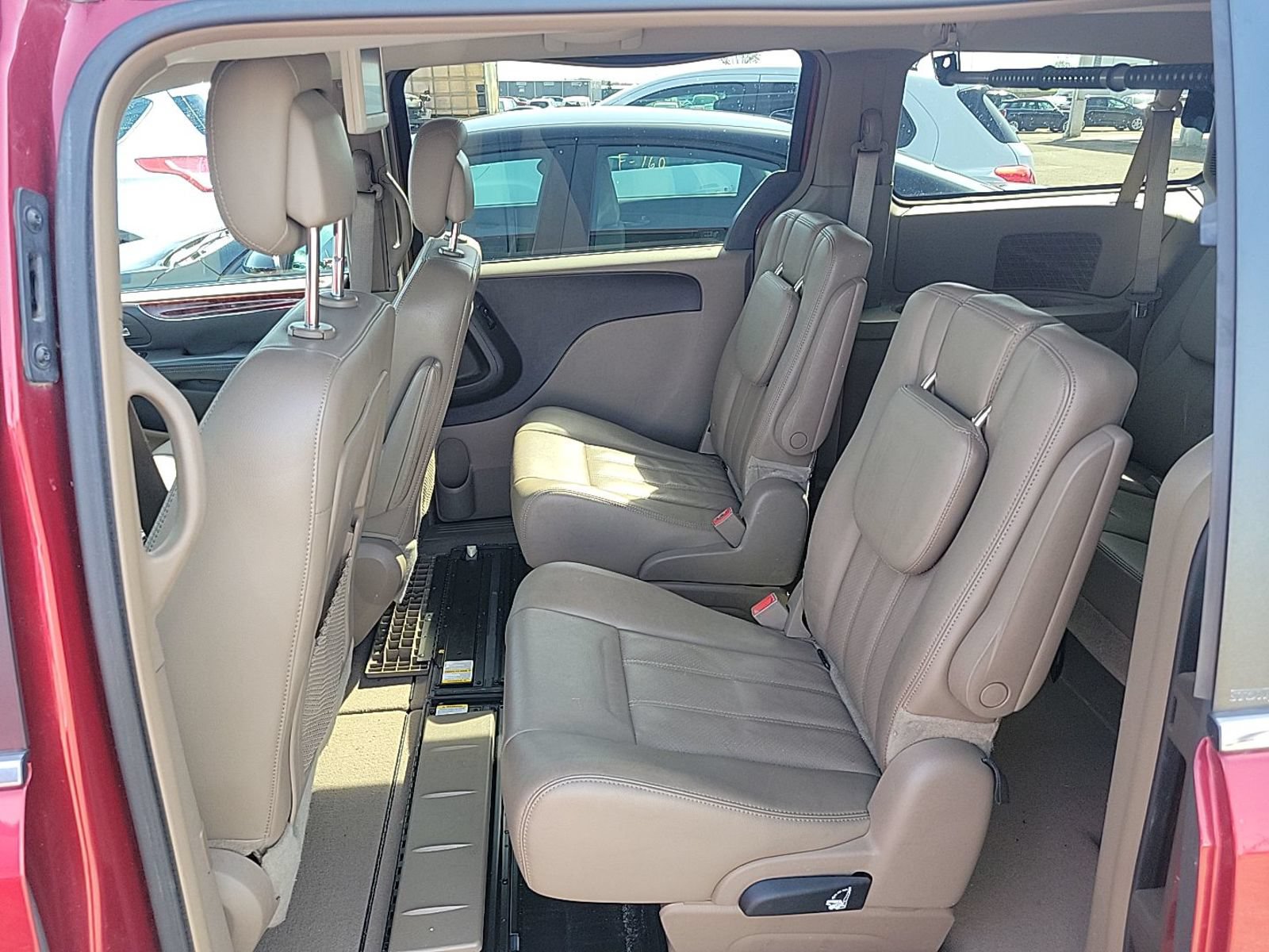 Used 2012 Chrysler Town & Country Touring w/ Entertainment Group #1 FWD image 9