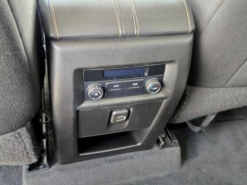 Used 2021 Chevrolet Traverse LT FWD image 13