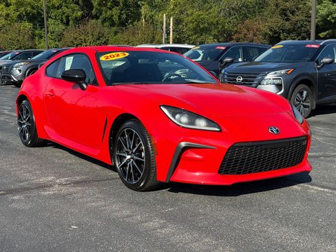 Used 2023 Toyota GR86 Base w/ ALL Weather Mat Package (TMS) image 3