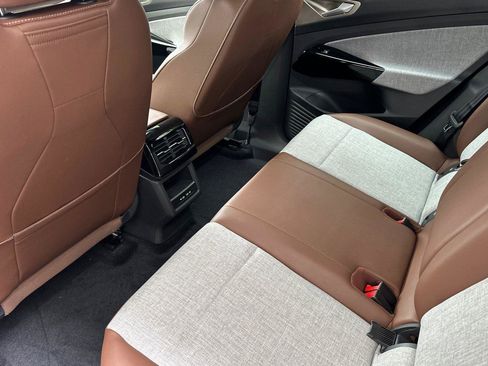 New 2025 Volkswagen ID.4 Pro image 11