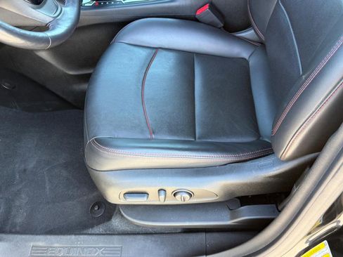 Used 2022 Chevrolet Equinox RS w/ RS Leather Package FWD image 17