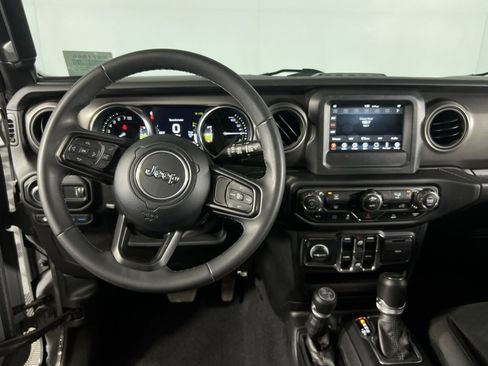Used 2023 Jeep Wrangler Unlimited image 15