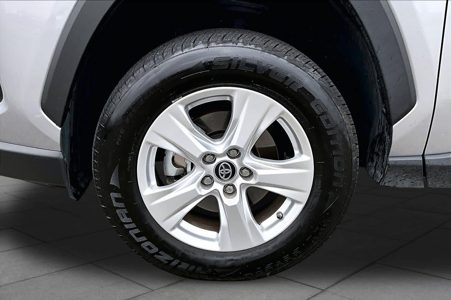 Used 2019 Toyota RAV4 LE w/ Carpet Mat Package AWD/4WD image 10