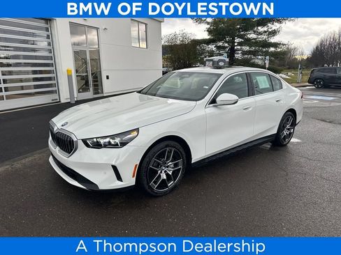 Used 2026 BMW i5 eDrive40 w/ Premium Package image 1