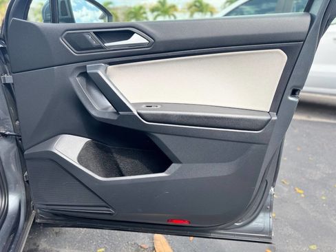 Used 2020 Volkswagen Tiguan SE image 27