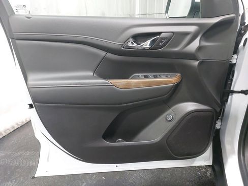 Used 2023 GMC Acadia SLE w/ Driver Convenience Package image 29