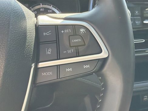 Used 2024 Toyota Highlander LE image 37