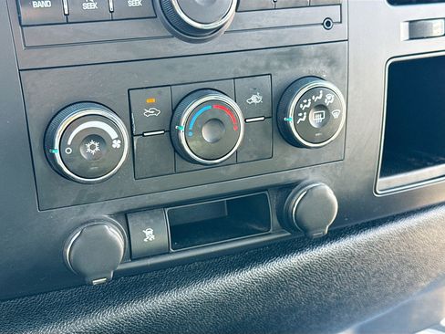 Used 2010 GMC Sierra 2500 SLE w/ SLE Preferred Package image 10