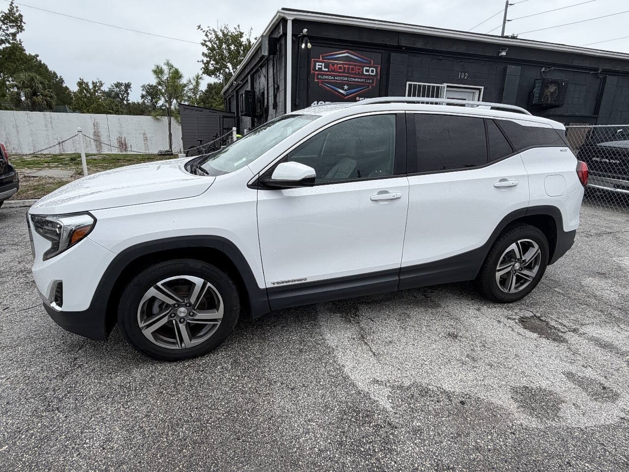 Used 2020 GMC Terrain SLT AWD/4WD image 2