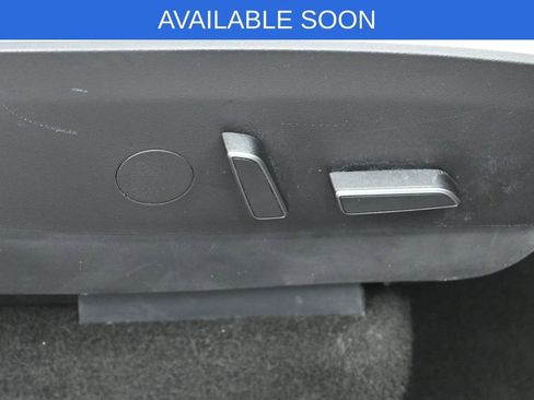 Used 2021 Tesla Model Y Long Range AWD/4WD image 32