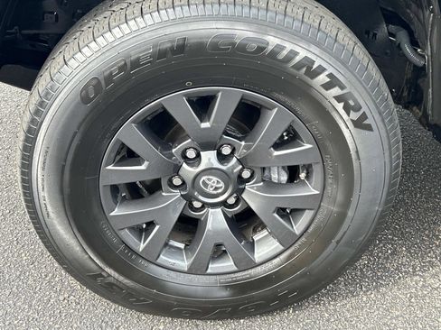 Used 2023 Toyota Tacoma SR5 AWD/4WD image 9