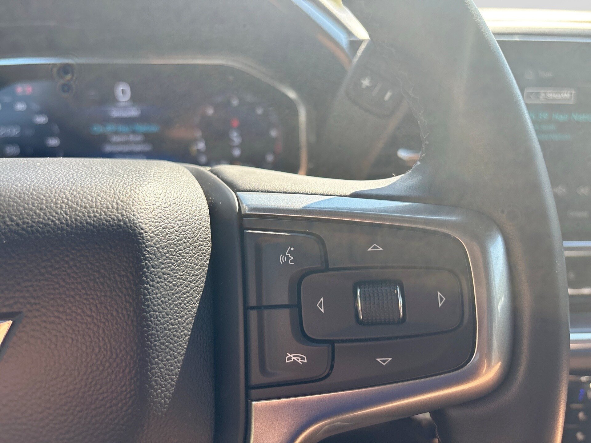 Used 2025 Chevrolet Silverado 2500 LTZ w/ LTZ Convenience Package AWD/4WD image 21