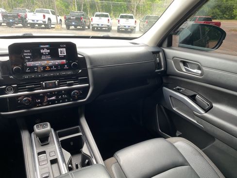Used 2023 Nissan Pathfinder SL w/ Lighting Package (N92) image 24