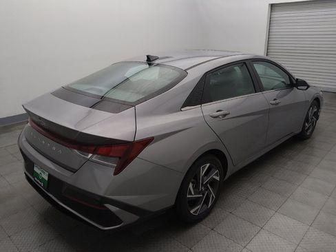 Used 2025 Hyundai Elantra SEL FWD image 9