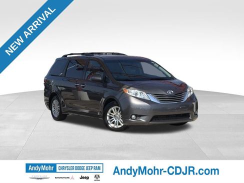 Used 2015 Toyota Sienna XLE FWD image 1