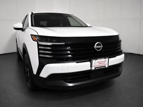 Certified 2025 Nissan Kicks SV AWD/4WD image 3
