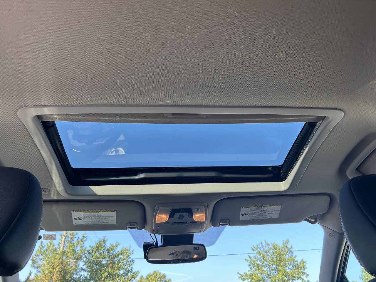 Used 2020 Toyota Sienna SE FWD image 24