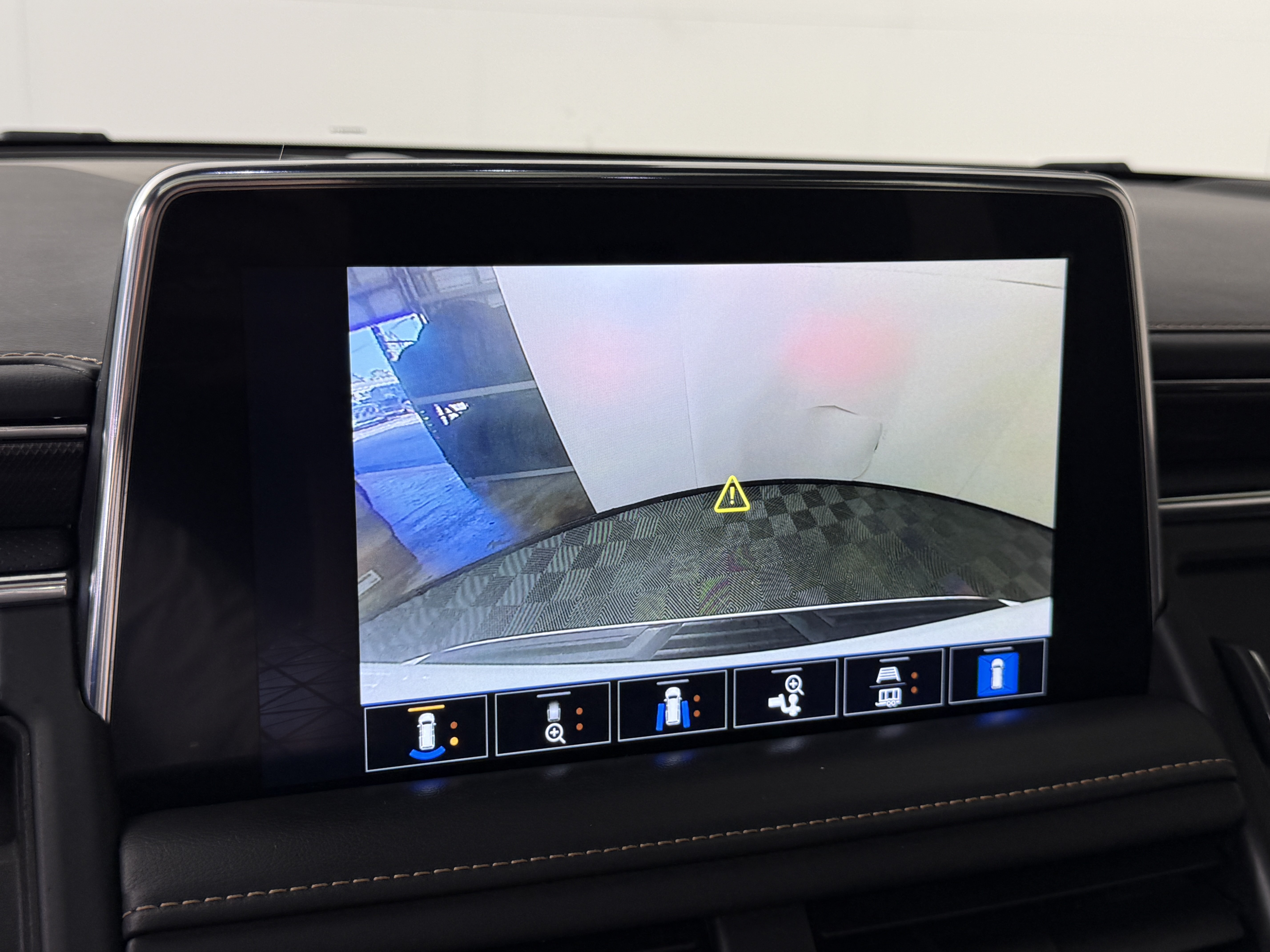 Used 2023 GMC Yukon AT4 w/ AT4 Premium Package AWD/4WD image 23
