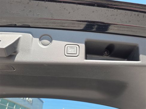 Used 2023 Chevrolet Equinox Premier image 37