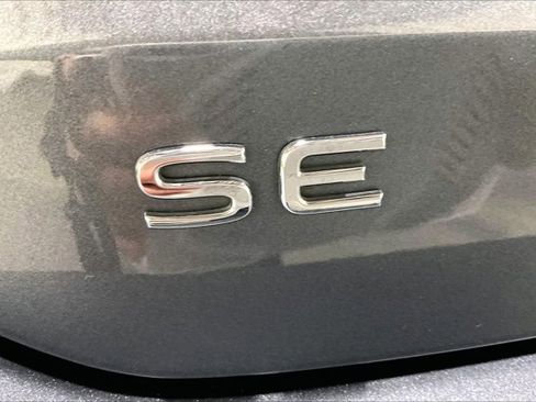 Used 2024 Volkswagen Taos SE image 8