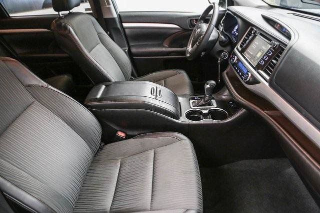 Certified 2019 Toyota Highlander Plus FWD image 15