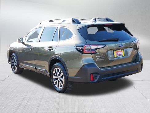 Used 2022 Subaru Outback Premium image 5