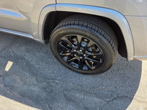 Used 2018 Jeep Grand Cherokee Altitude RWD image 29