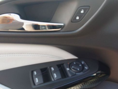 Used 2025 Chevrolet Trax LT w/ Driver Confidence Package FWD image 12