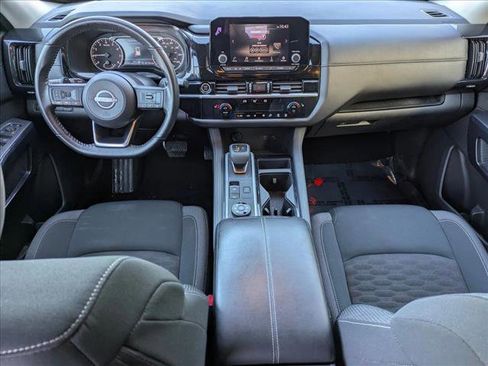 Used 2024 Nissan Pathfinder SV image 16